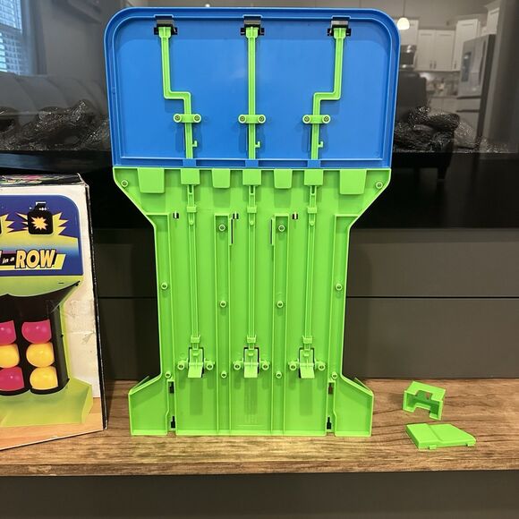 Vintage 90s Throw in a Row Game 1992 Neon Tic Tac Toe Ball Toss Works + Box RARE - Picture 8 of 8